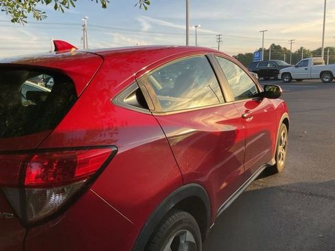 Used 2018 Honda HR-V LX image 5