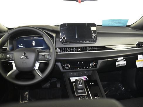 Used 2025 Mitsubishi Outlander SEL Black Edition image 11