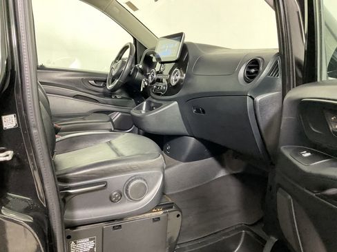 Used 2018 Mercedes-Benz Metris Passenger image 24