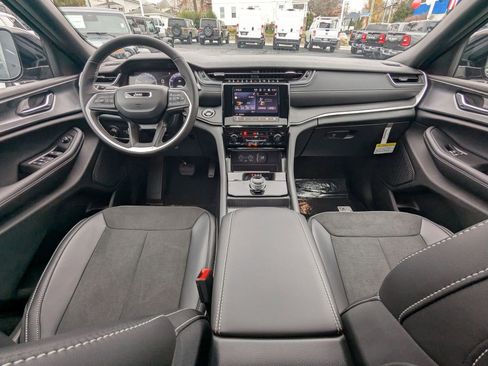 New 2025 Jeep Grand Cherokee L Altitude image 18