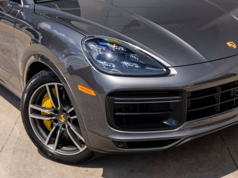 Used 2020 Porsche Cayenne Turbo AWD/4WD image 3