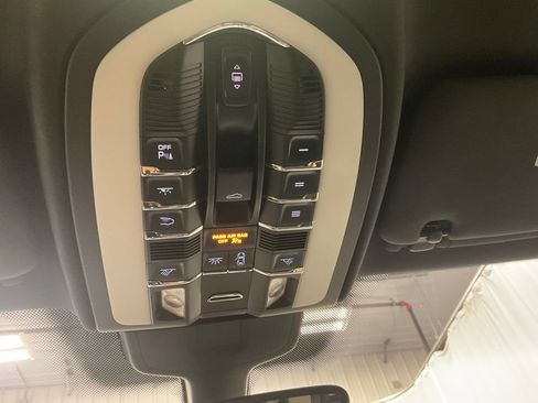 Used 2016 Porsche Cayenne AWD/4WD image 27