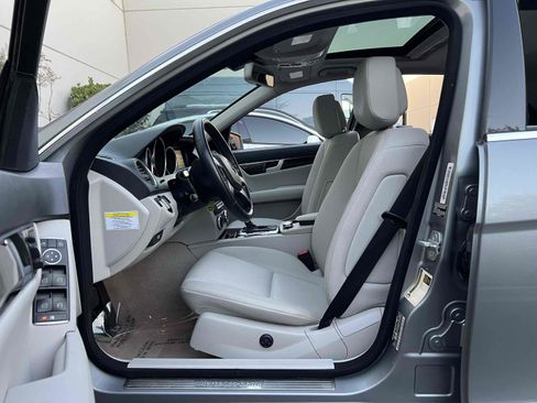 Used 2013 Mercedes-Benz C 250 Sedan w/ Premium 1 Pkg image 4