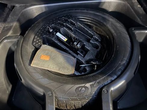 Used 2011 Jeep Grand Cherokee Overland image 31