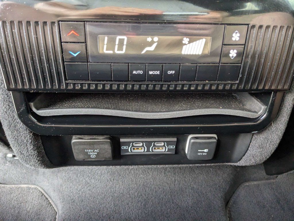 Used 2024 Jeep Wagoneer Series II w/ Flexible Seating Group AWD/4WD image 20