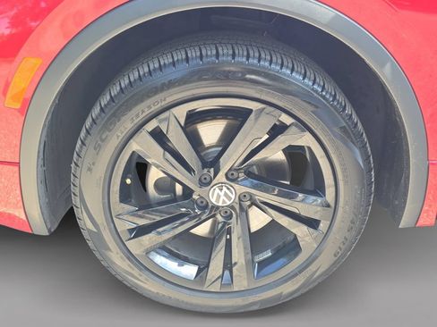 Certified 2024 Volkswagen Tiguan SE R-Line AWD/4WD image 12