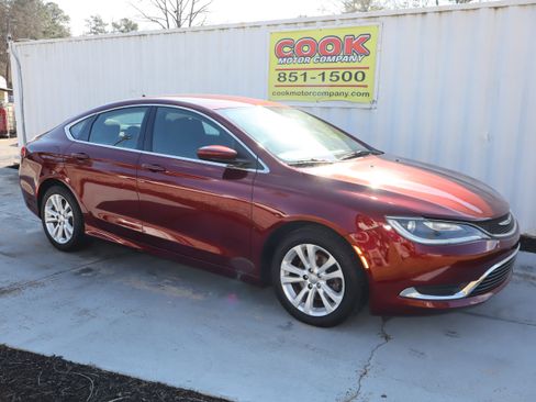 Used 2016 Chrysler 200 Limited image 2