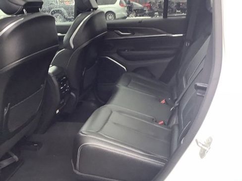 Used 2023 Jeep Grand Cherokee Overland w/ Luxury Tech Group IV image 18