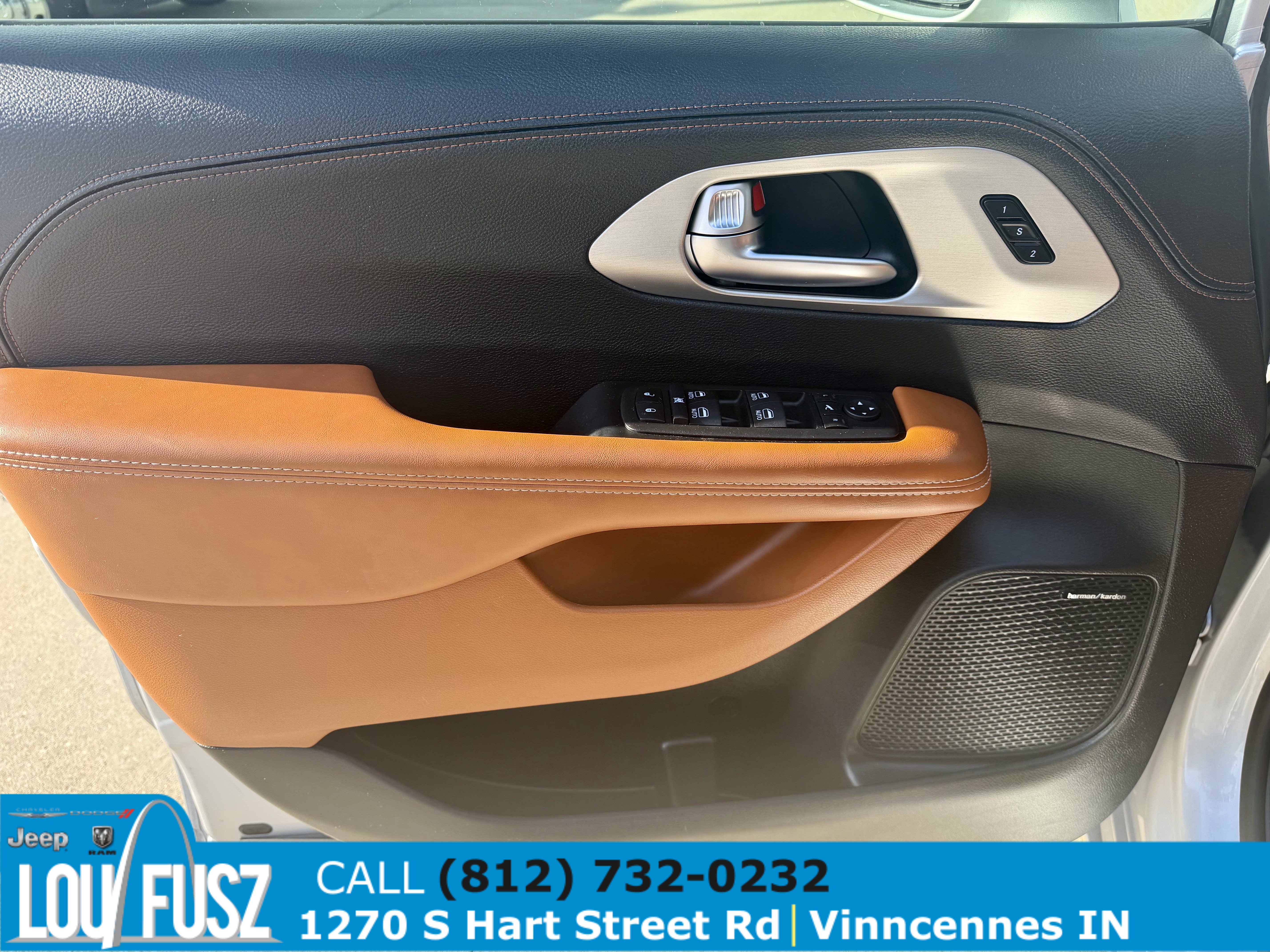 Used 2024 Chrysler Pacifica Pinnacle AWD/4WD image 9