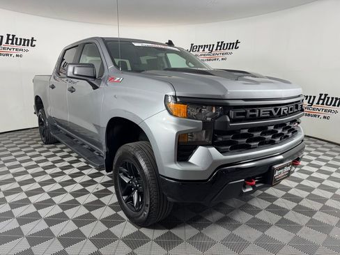 Used 2025 Chevrolet Silverado 1500 Custom Trail Boss AWD/4WD image 5