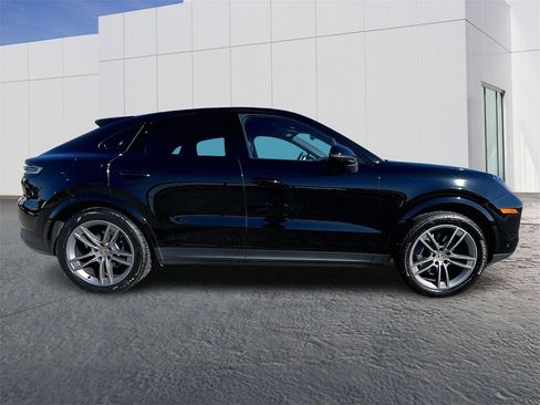 Used 2024 Porsche Cayenne Coupe image 8