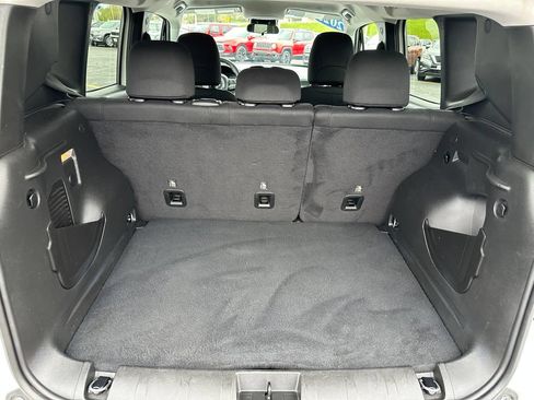 Certified 2023 Jeep Renegade Latitude AWD/4WD image 33