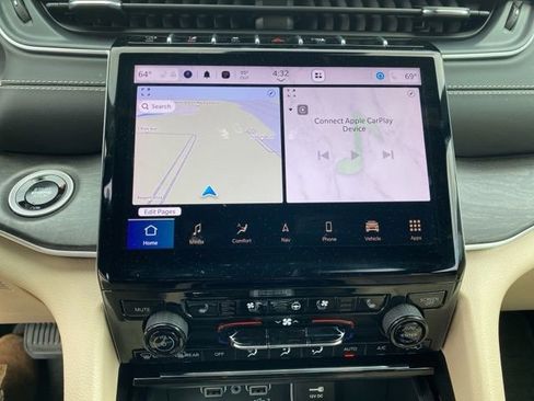 Used 2025 Jeep Grand Cherokee Limited w/ Luxury Tech Group II AWD/4WD image 15