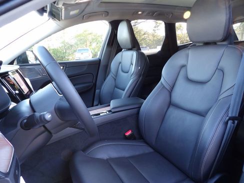 Certified 2023 Volvo XC60 B5 Ultimate w/ Climate Package AWD/4WD image 15