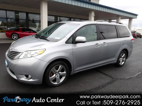 Used 2014 Toyota Sienna Limited image 1