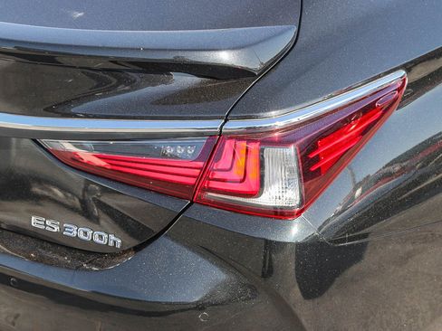 Used 2022 Lexus ES 300h ES 300h image 10