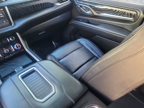 Used 2023 GMC Yukon XL Denali image 18