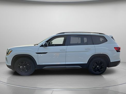 Certified 2024 Volkswagen Atlas Peak Edition SE AWD/4WD image 2