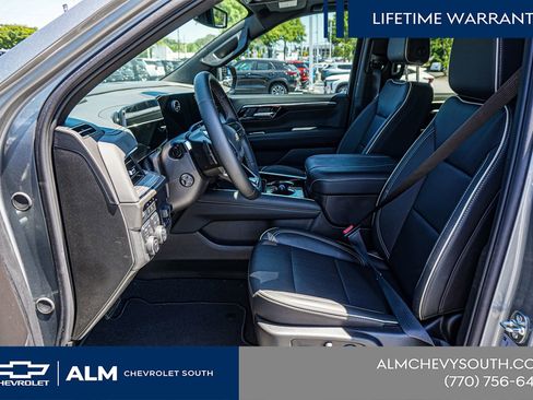 New 2025 Chevrolet Suburban Premier w/ Sun And Tow Package AWD/4WD image 18