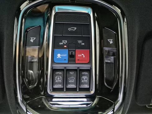 Used 2023 Jeep Grand Cherokee Overland AWD/4WD image 23