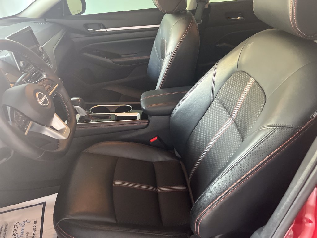 Used 2025 Nissan Altima 2.5 SR FWD image 12