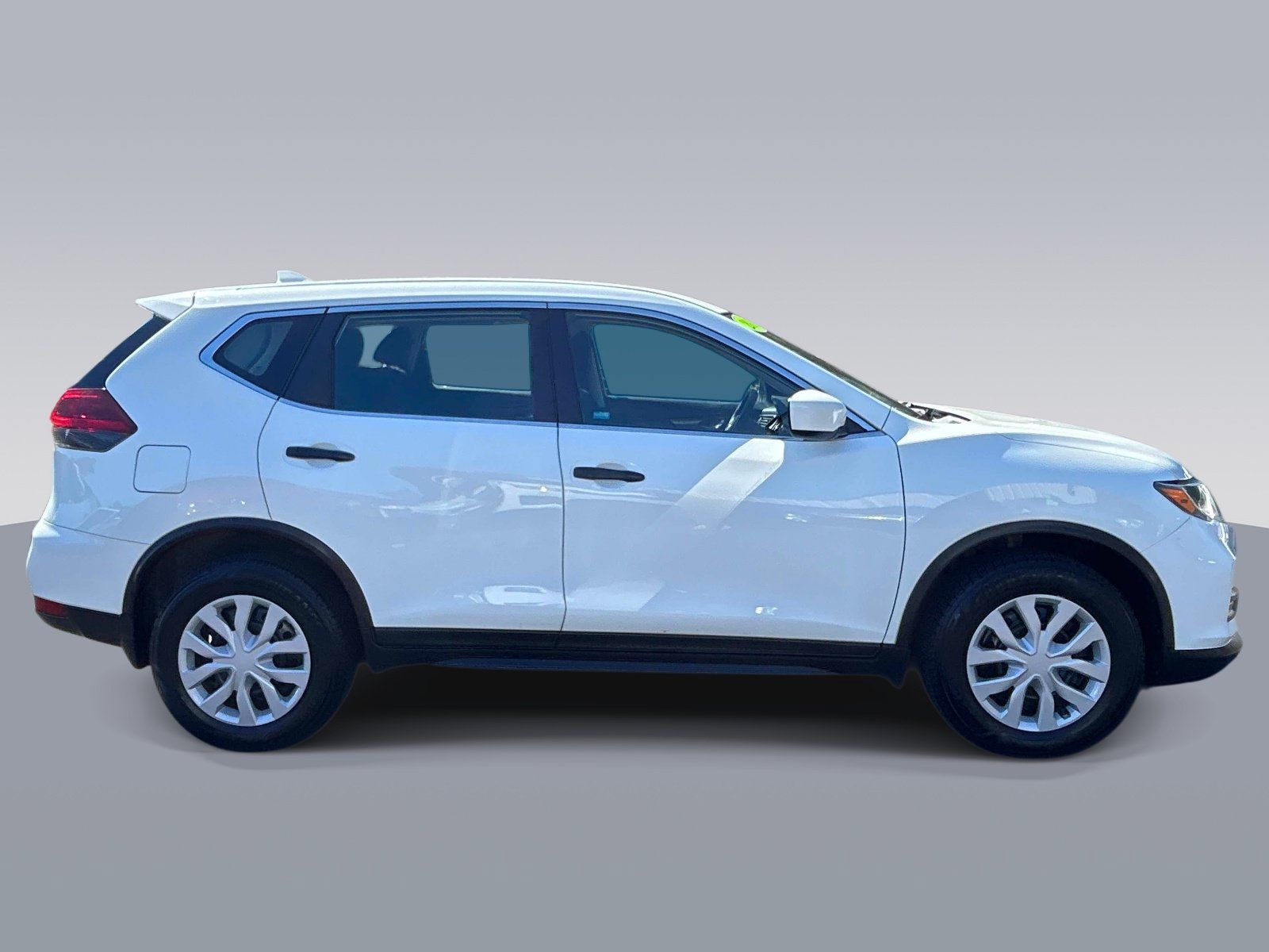 Used 2018 Nissan Rogue S AWD/4WD image 2