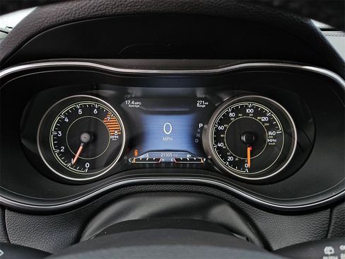 Used 2019 Jeep Cherokee Limited image 13