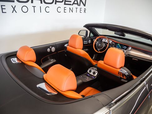 Used 2018 Rolls-Royce Dawn RWD image 28