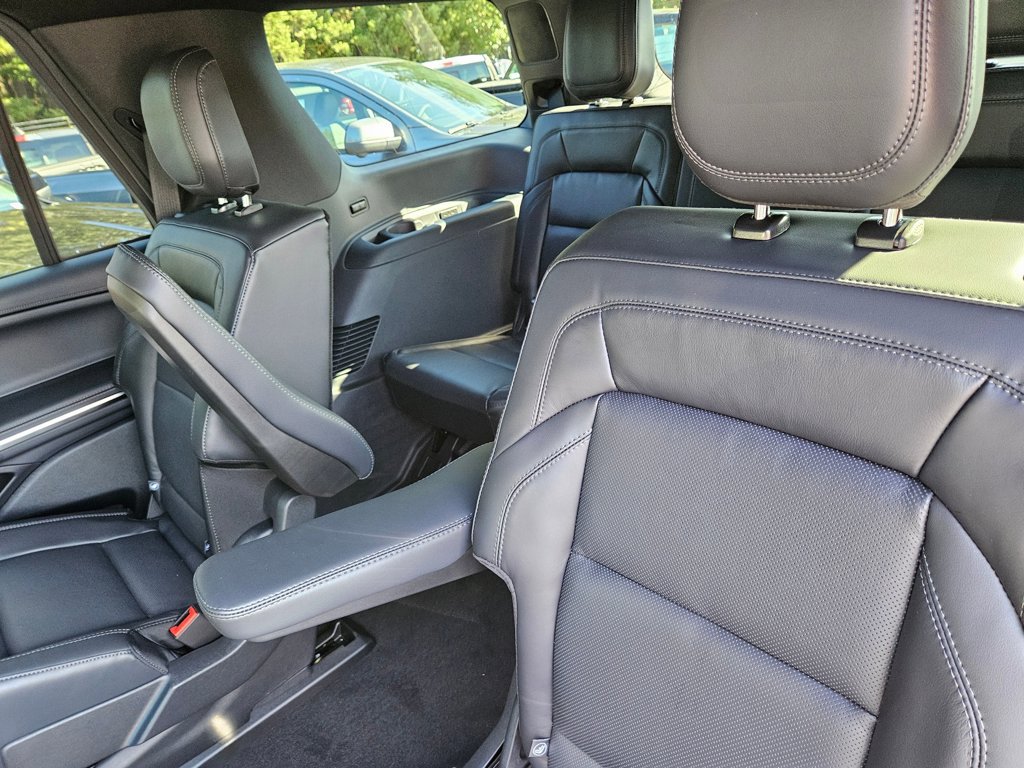 New 2027 Lincoln Navigator Reserve w/ Jet Appearance Package AWD/4WD image 16