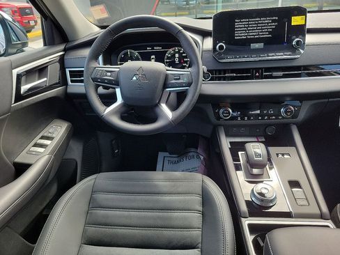 New 2025 Mitsubishi Outlander SE image 8