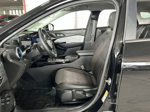 Used 2025 Chevrolet Trax LT w/ Driver Confidence Package FWD image 16