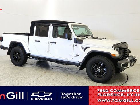 Used 2022 Jeep Gladiator Sport AWD/4WD image 1