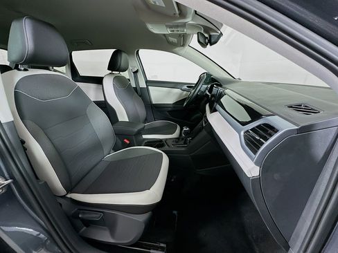 Used 2025 Volkswagen Taos SE image 29