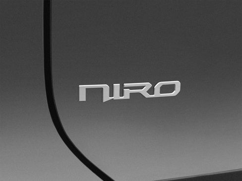 Certified 2025 Kia Niro LX FWD image 59