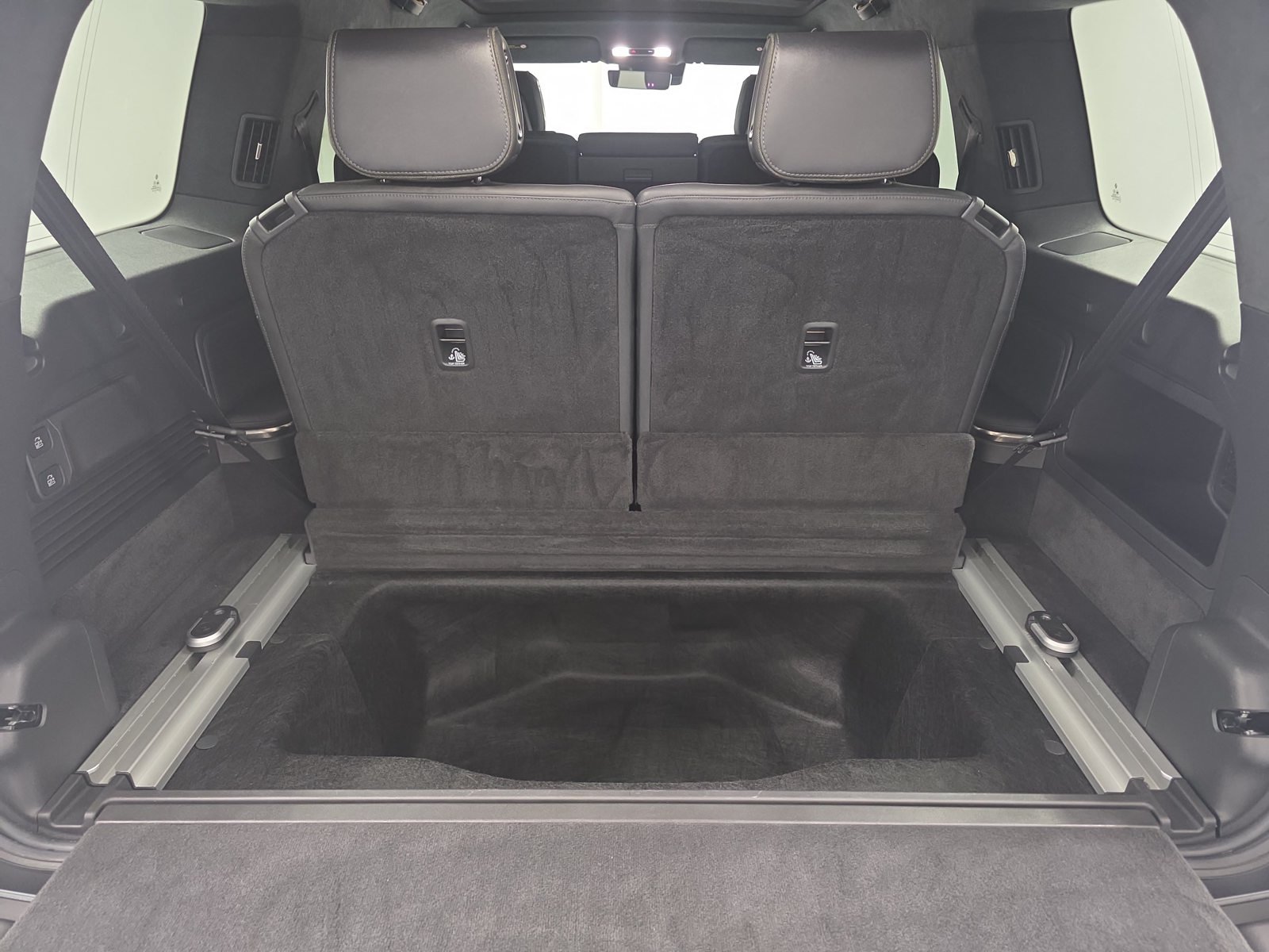Used 2025 Rivian R1S Adventure Dual AWD/4WD image 26
