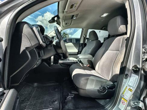 Used 2018 Toyota Tacoma SR5 image 11