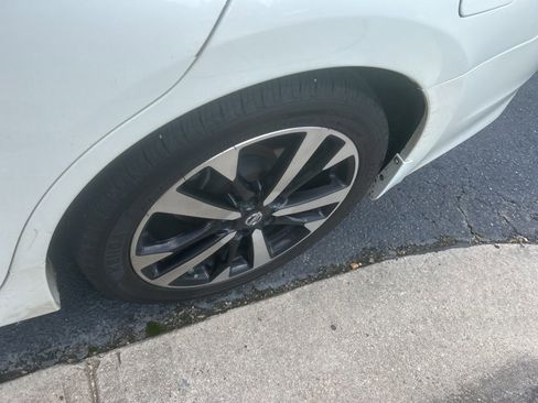 Used 2018 Nissan Altima 2.5 SR FWD image 3