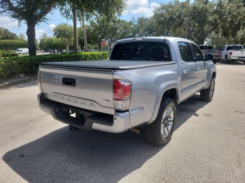 Used 2017 Toyota Tacoma Limited w/ Tow Package RWD image 3