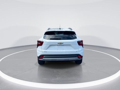 Used 2026 Chevrolet Trax LT w/ Driver Confidence Package FWD image 8