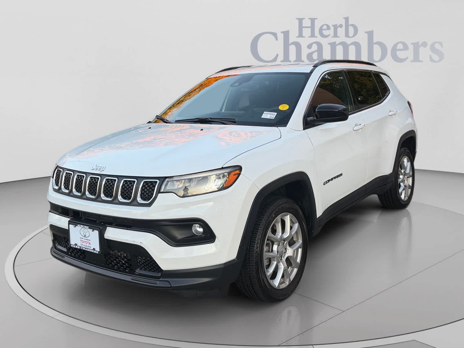 Used 2023 Jeep Compass Latitude AWD/4WD image 11