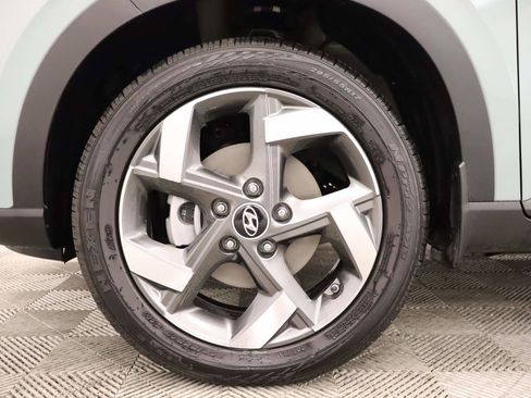 Used 2025 Hyundai Venue Limited image 4