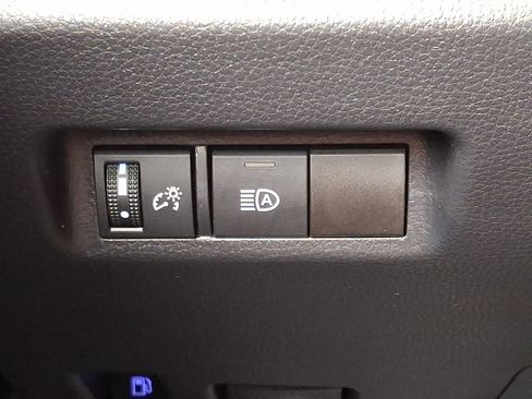 Used 2021 Toyota RAV4 XLE AWD/4WD image 25