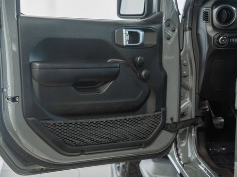 Used 2021 Jeep Wrangler Unlimited Sport AWD/4WD image 38