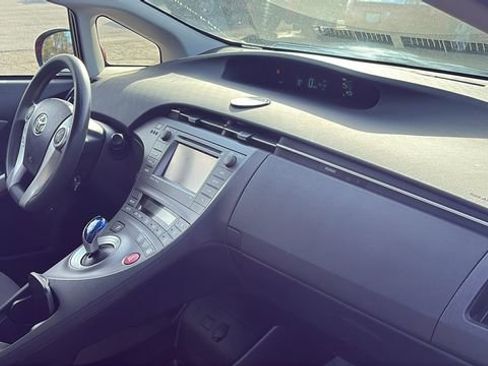 Used 2014 Toyota Prius Three image 28