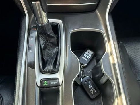 Used 2018 Honda Accord Touring image 25