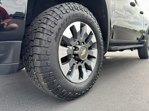 Used 2021 Chevrolet Silverado 2500 Custom w/ Custom Value Package AWD/4WD image 17