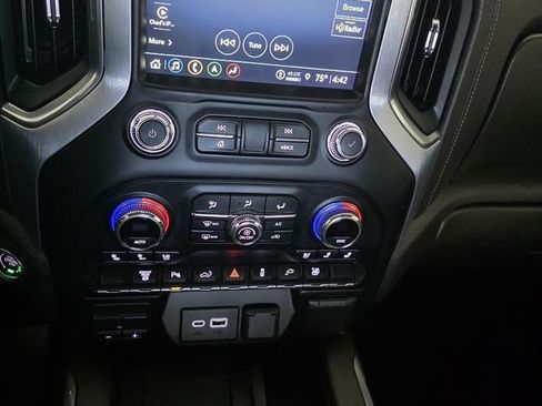 Used 2021 GMC Sierra 2500 SLT w/ SLT Preferred Package AWD/4WD image 19