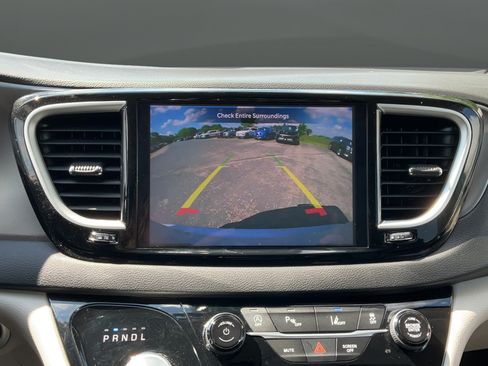 Used 2024 Chrysler Pacifica Touring-L FWD image 36
