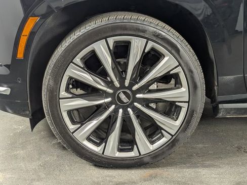 Used 2025 Cadillac Escalade Premium Luxury image 9