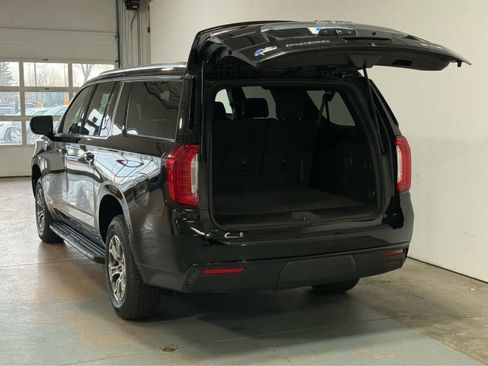 Used 2024 GMC Yukon XL SLE w/ Max Trailering Package AWD/4WD image 4
